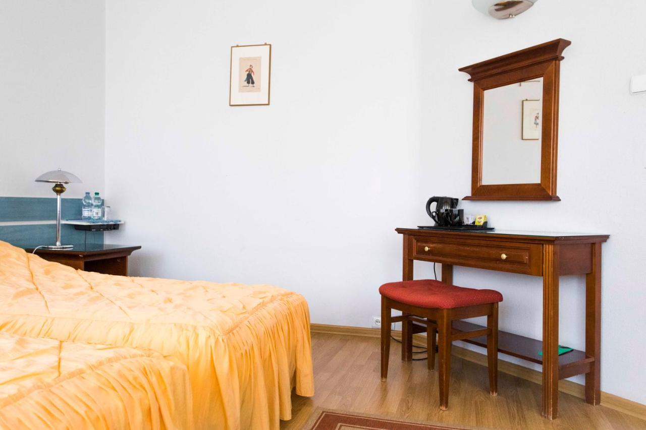 Hotel Maria Варшава Экстерьер фото